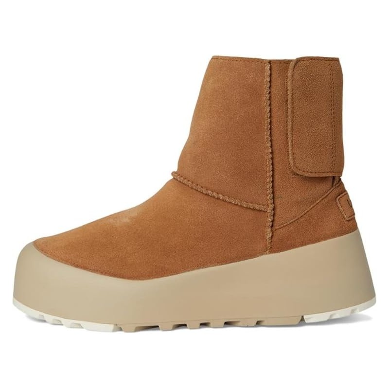 UGG Classic Streetscape Isolation Laine Mérinos Naturelle
