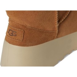 UGG Classic Streetscape Isolation Laine Mérinos Naturelle